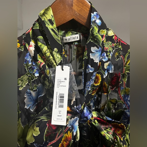 Alice + Olivia
Brentley Floral Puff-Sleeve Blouse. XL. NWT - Picture 10 of 13